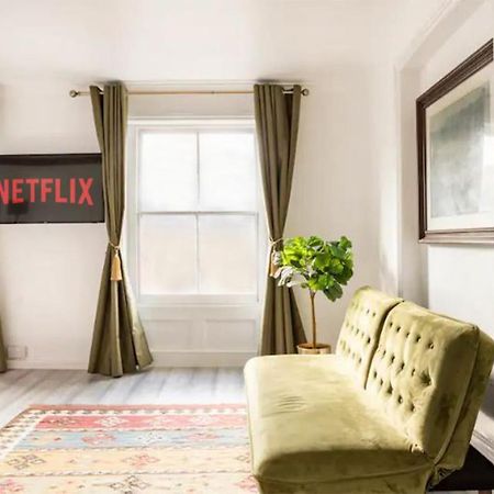 Victorian Style Apartment W/ Four-Poster Bed In Camden Town ロンドン エクステリア 写真
